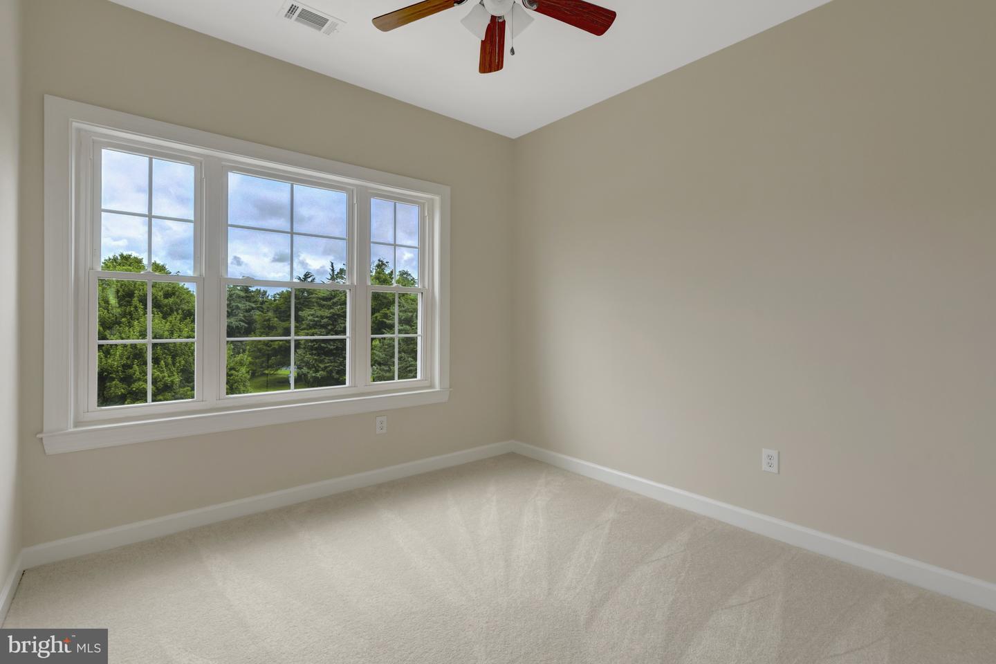 925 HERONS RUN LN, WOODBRIDGE, Virginia 22191, 4 Bedrooms Bedrooms, ,4 BathroomsBathrooms,Residential,For sale,925 HERONS RUN LN,VAPW2098820 MLS # VAPW2098820