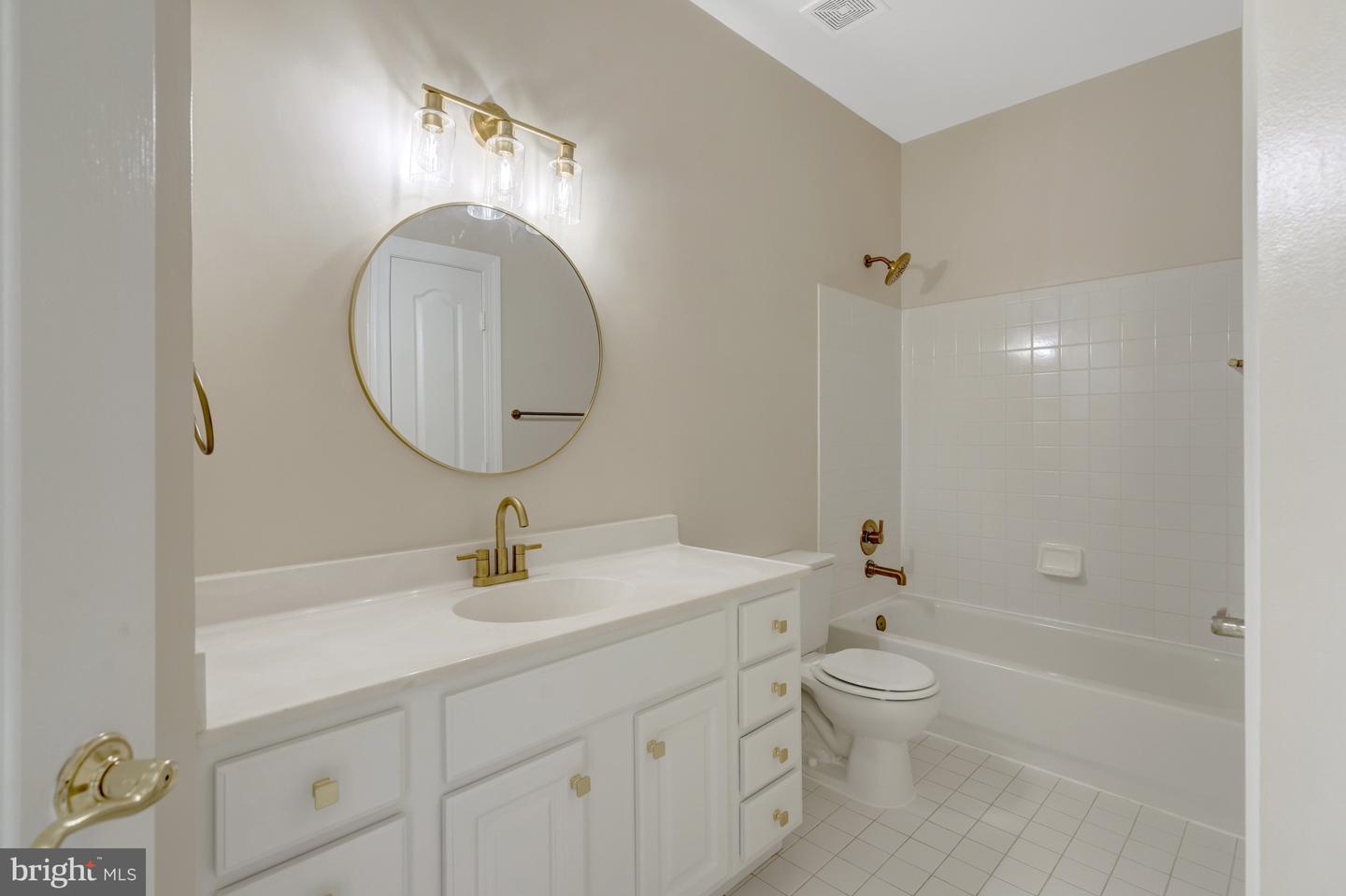 925 HERONS RUN LN, WOODBRIDGE, Virginia 22191, 4 Bedrooms Bedrooms, ,4 BathroomsBathrooms,Residential,For sale,925 HERONS RUN LN,VAPW2098820 MLS # VAPW2098820
