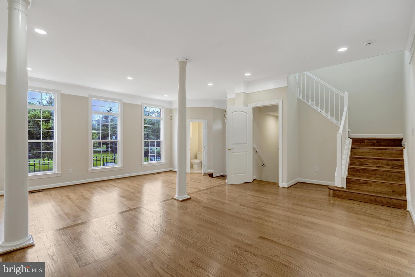 925 HERONS RUN LN, WOODBRIDGE, Virginia 22191, 4 Bedrooms Bedrooms, ,4 BathroomsBathrooms,Residential,For sale,925 HERONS RUN LN,VAPW2098820 MLS # VAPW2098820