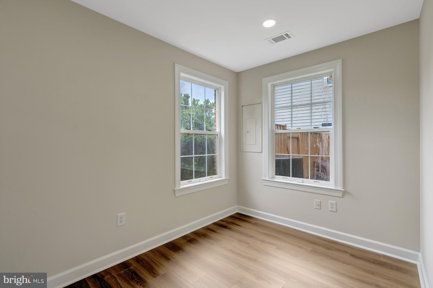 925 HERONS RUN LN, WOODBRIDGE, Virginia 22191, 4 Bedrooms Bedrooms, ,4 BathroomsBathrooms,Residential,For sale,925 HERONS RUN LN,VAPW2098820 MLS # VAPW2098820