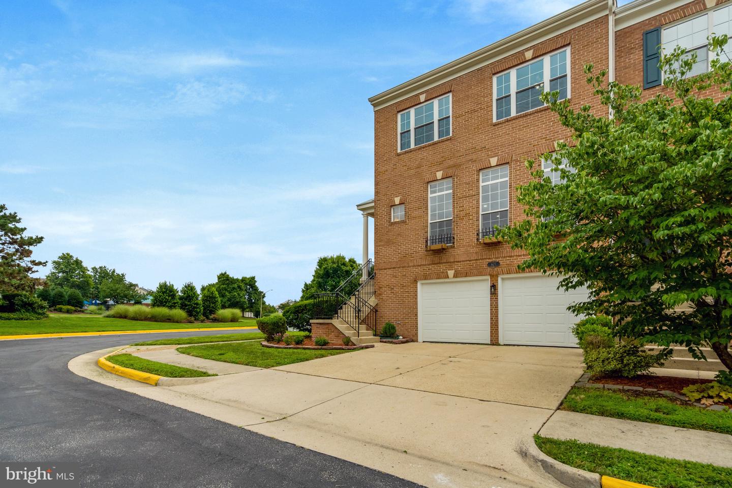 925 HERONS RUN LN, WOODBRIDGE, Virginia 22191, 4 Bedrooms Bedrooms, ,4 BathroomsBathrooms,Residential,For sale,925 HERONS RUN LN,VAPW2098820 MLS # VAPW2098820
