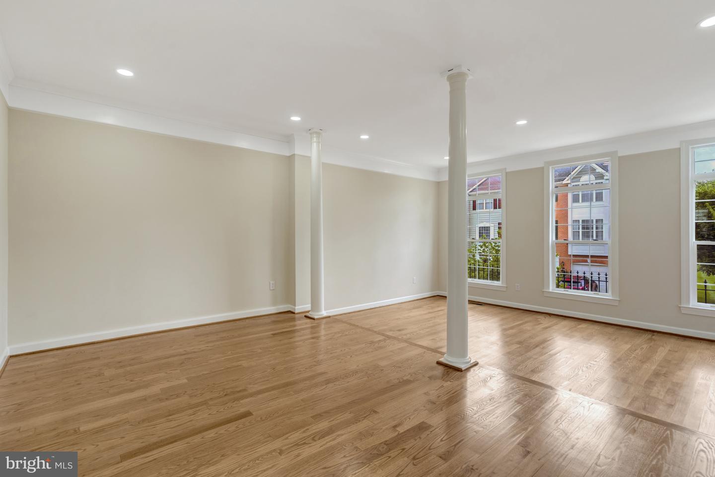 925 HERONS RUN LN, WOODBRIDGE, Virginia 22191, 4 Bedrooms Bedrooms, ,4 BathroomsBathrooms,Residential,For sale,925 HERONS RUN LN,VAPW2098820 MLS # VAPW2098820