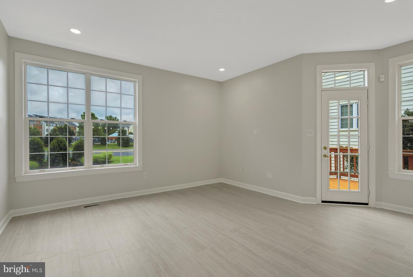925 HERONS RUN LN, WOODBRIDGE, Virginia 22191, 4 Bedrooms Bedrooms, ,4 BathroomsBathrooms,Residential,For sale,925 HERONS RUN LN,VAPW2098820 MLS # VAPW2098820