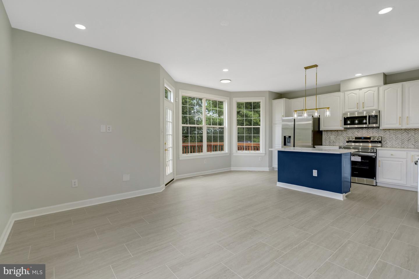 925 HERONS RUN LN, WOODBRIDGE, Virginia 22191, 4 Bedrooms Bedrooms, ,4 BathroomsBathrooms,Residential,For sale,925 HERONS RUN LN,VAPW2098820 MLS # VAPW2098820
