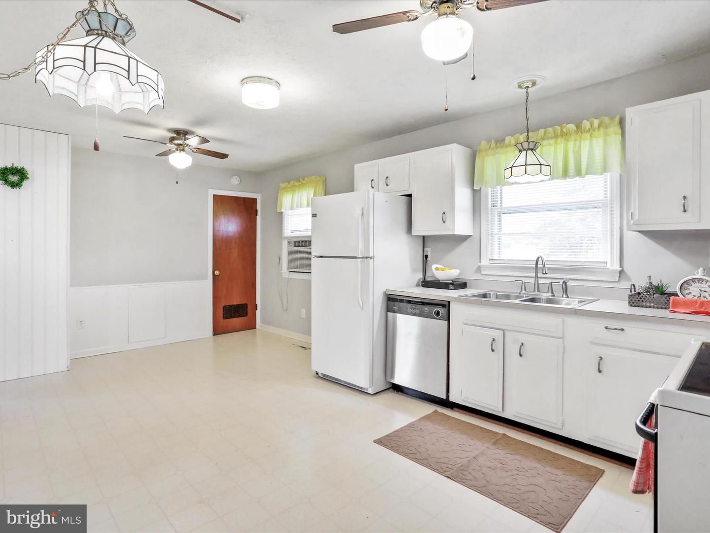 1424 LOCUST ST, FRONT ROYAL, Virginia 22630, 3 Bedrooms Bedrooms, ,1 BathroomBathrooms,Residential,For sale,1424 LOCUST ST,VAWR2011656 MLS # VAWR2011656