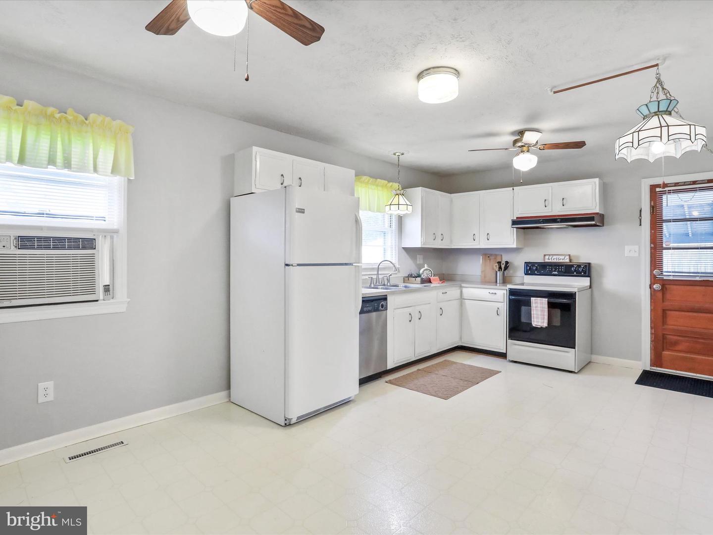 1424 LOCUST ST, FRONT ROYAL, Virginia 22630, 3 Bedrooms Bedrooms, ,1 BathroomBathrooms,Residential,For sale,1424 LOCUST ST,VAWR2011656 MLS # VAWR2011656