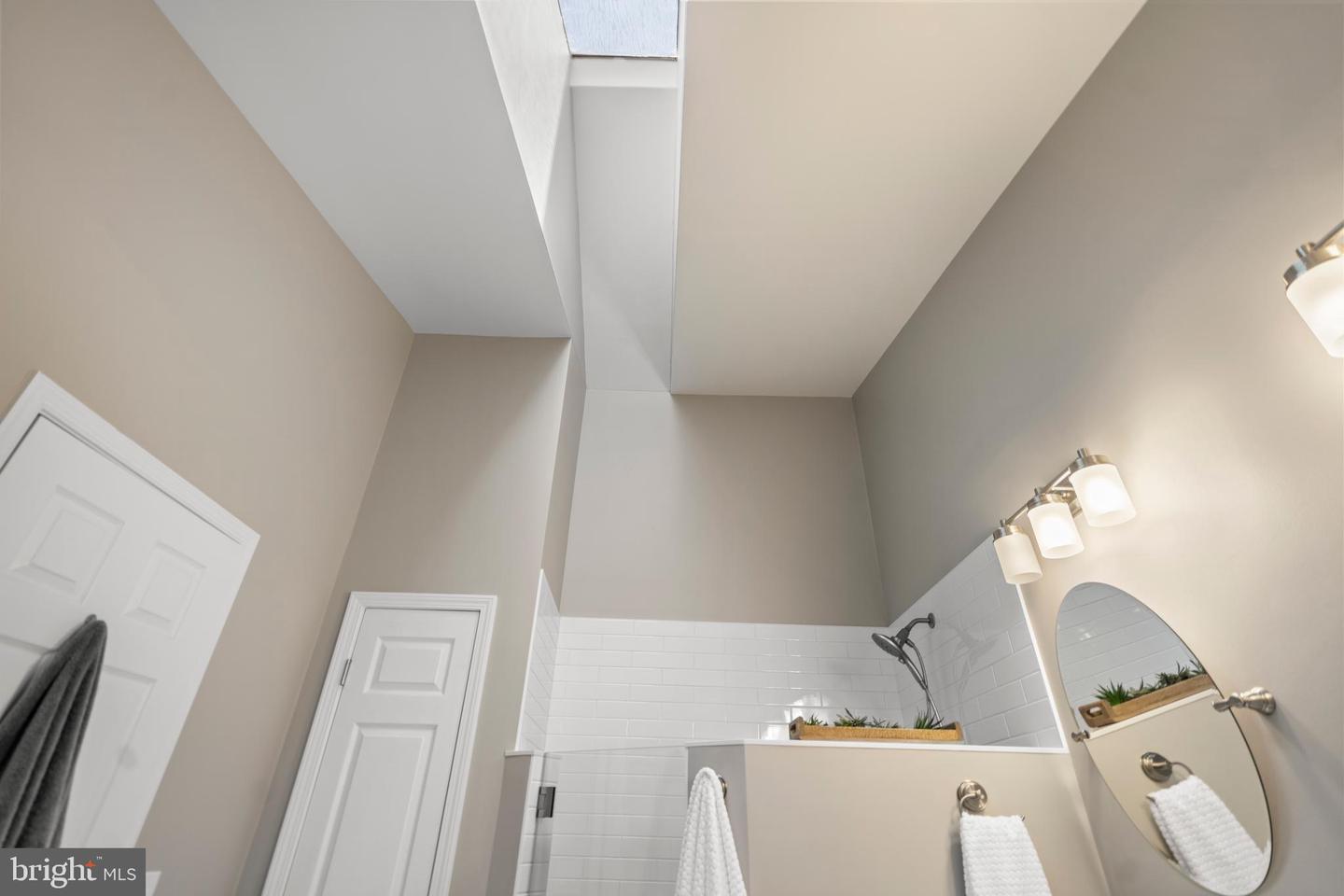 20946 TOBACCO SQ, ASHBURN, Virginia 20147, 3 Bedrooms Bedrooms, ,3 BathroomsBathrooms,Residential,For sale,20946 TOBACCO SQ,VALO2101582 MLS # VALO2101582