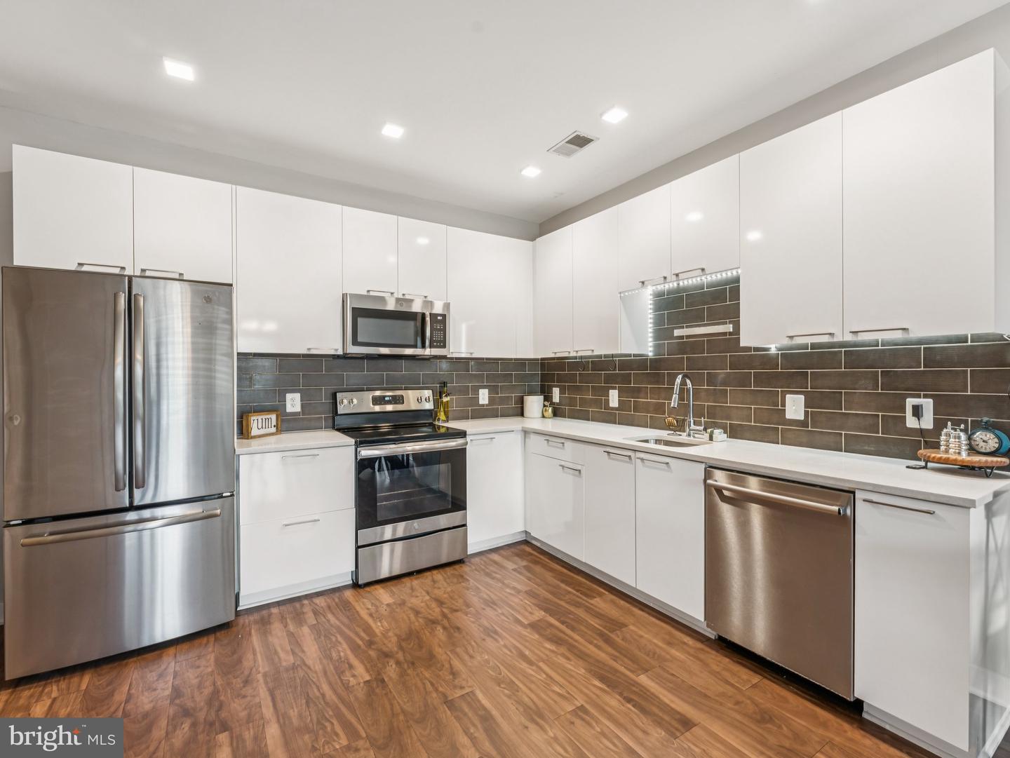 989 S BUCHANAN ST #221, ARLINGTON, Virginia 22204, 1 Bedroom Bedrooms, ,1 BathroomBathrooms,Residential,For sale,989 S BUCHANAN ST #221,VAAR2060438 MLS # VAAR2060438