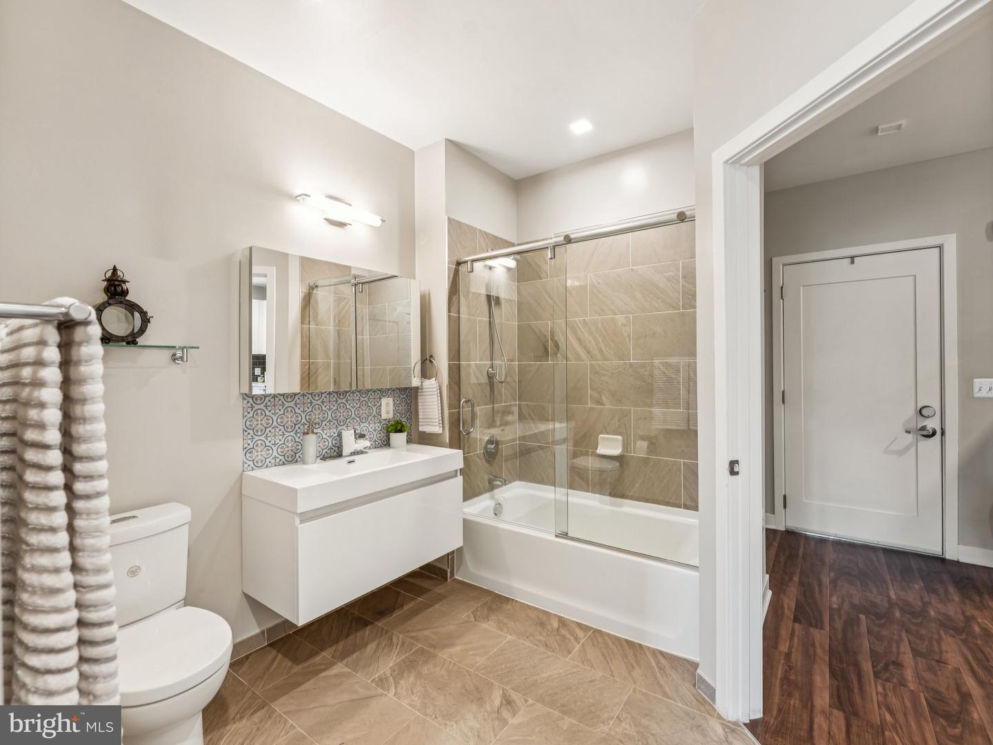 989 S BUCHANAN ST #221, ARLINGTON, Virginia 22204, 1 Bedroom Bedrooms, ,1 BathroomBathrooms,Residential,For sale,989 S BUCHANAN ST #221,VAAR2060438 MLS # VAAR2060438