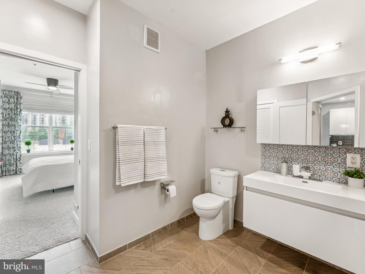989 S BUCHANAN ST #221, ARLINGTON, Virginia 22204, 1 Bedroom Bedrooms, ,1 BathroomBathrooms,Residential,For sale,989 S BUCHANAN ST #221,VAAR2060438 MLS # VAAR2060438