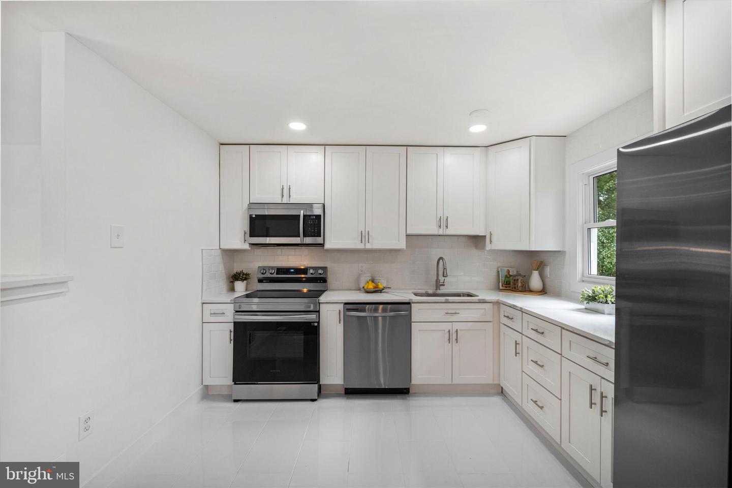 13708 GILBERT RD, WOODBRIDGE, Virginia 22193, 5 Bedrooms Bedrooms, ,3 BathroomsBathrooms,Residential,For sale,13708 GILBERT RD,VAPW2098910 MLS # VAPW2098910