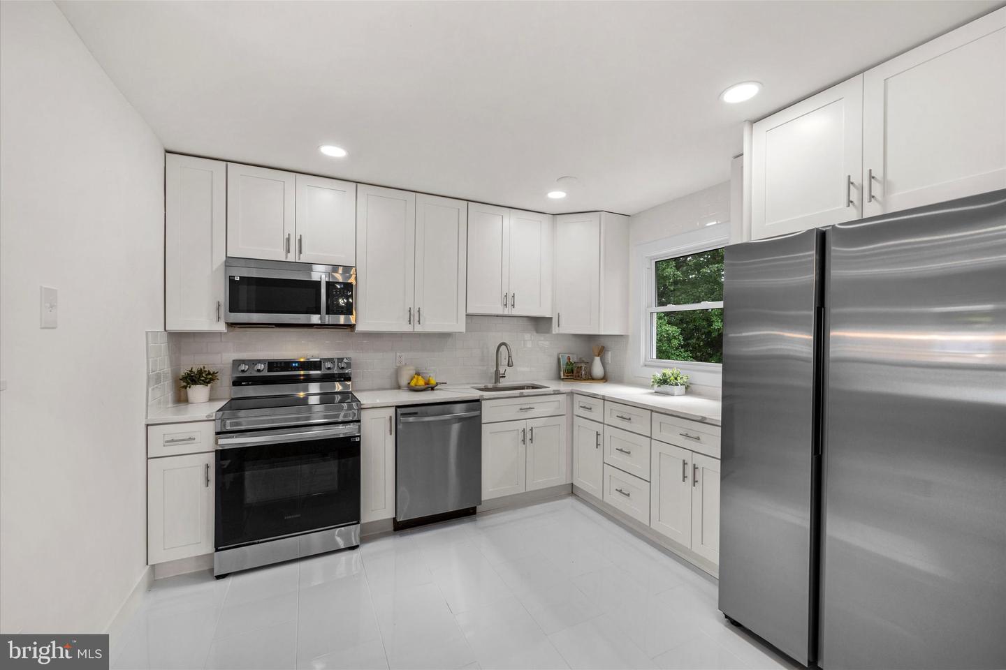 13708 GILBERT RD, WOODBRIDGE, Virginia 22193, 5 Bedrooms Bedrooms, ,3 BathroomsBathrooms,Residential,For sale,13708 GILBERT RD,VAPW2098910 MLS # VAPW2098910