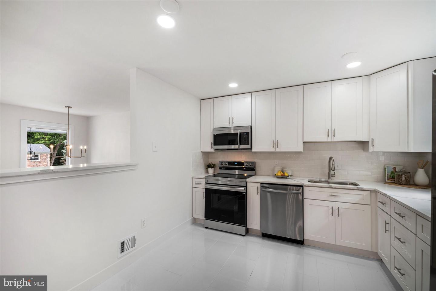 13708 GILBERT RD, WOODBRIDGE, Virginia 22193, 5 Bedrooms Bedrooms, ,3 BathroomsBathrooms,Residential,For sale,13708 GILBERT RD,VAPW2098910 MLS # VAPW2098910