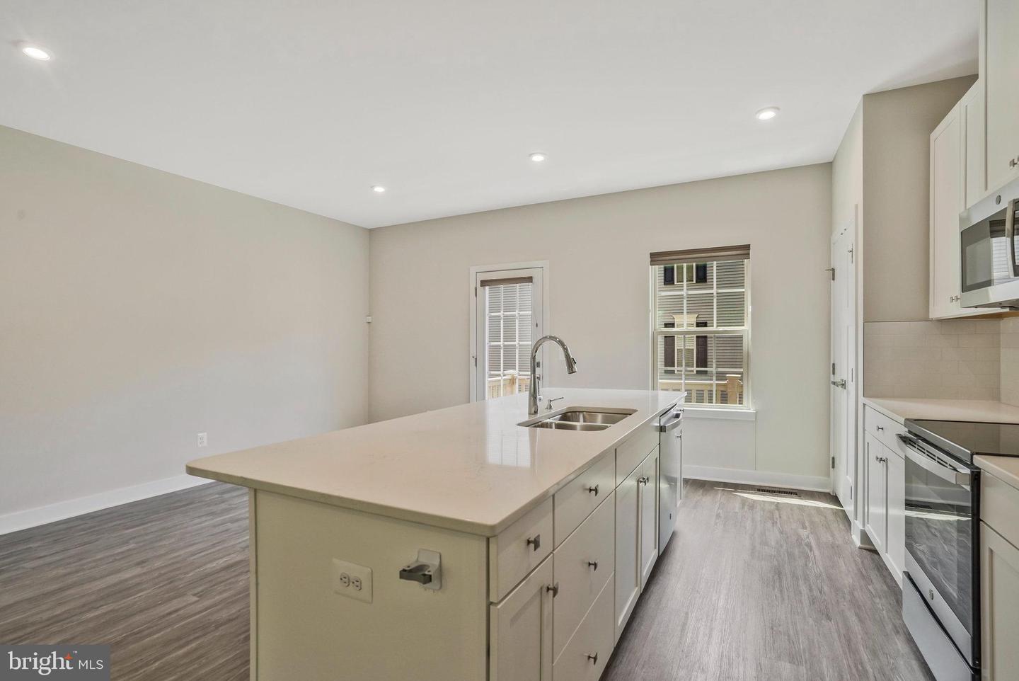 7811 SUTTER LN, ANNANDALE, Virginia 22003, 4 Bedrooms Bedrooms, ,3 BathroomsBathrooms,Residential,For sale,7811 SUTTER LN,VAFX2254560 MLS # VAFX2254560
