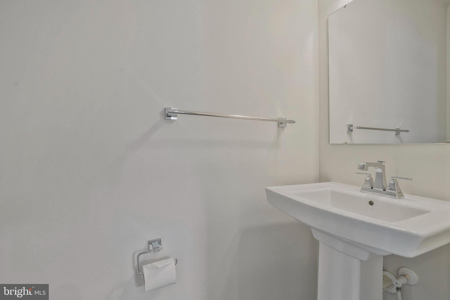 7811 SUTTER LN, ANNANDALE, Virginia 22003, 4 Bedrooms Bedrooms, ,3 BathroomsBathrooms,Residential,For sale,7811 SUTTER LN,VAFX2254560 MLS # VAFX2254560