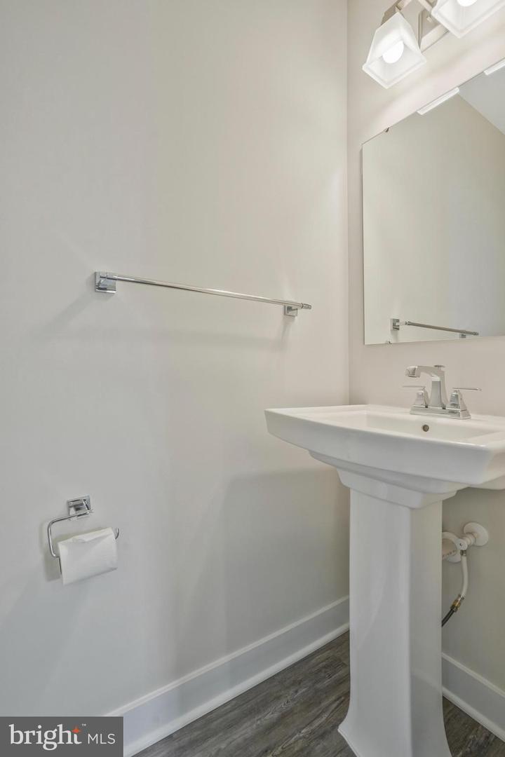 7811 SUTTER LN, ANNANDALE, Virginia 22003, 4 Bedrooms Bedrooms, ,3 BathroomsBathrooms,Residential,For sale,7811 SUTTER LN,VAFX2254560 MLS # VAFX2254560