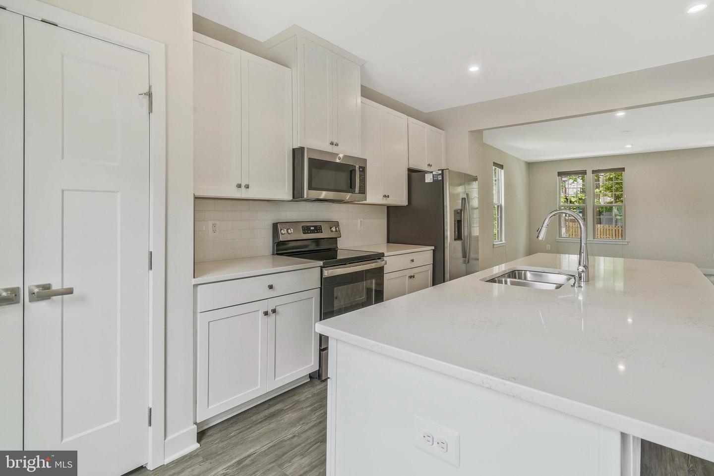 7811 SUTTER LN, ANNANDALE, Virginia 22003, 4 Bedrooms Bedrooms, ,3 BathroomsBathrooms,Residential,For sale,7811 SUTTER LN,VAFX2254560 MLS # VAFX2254560
