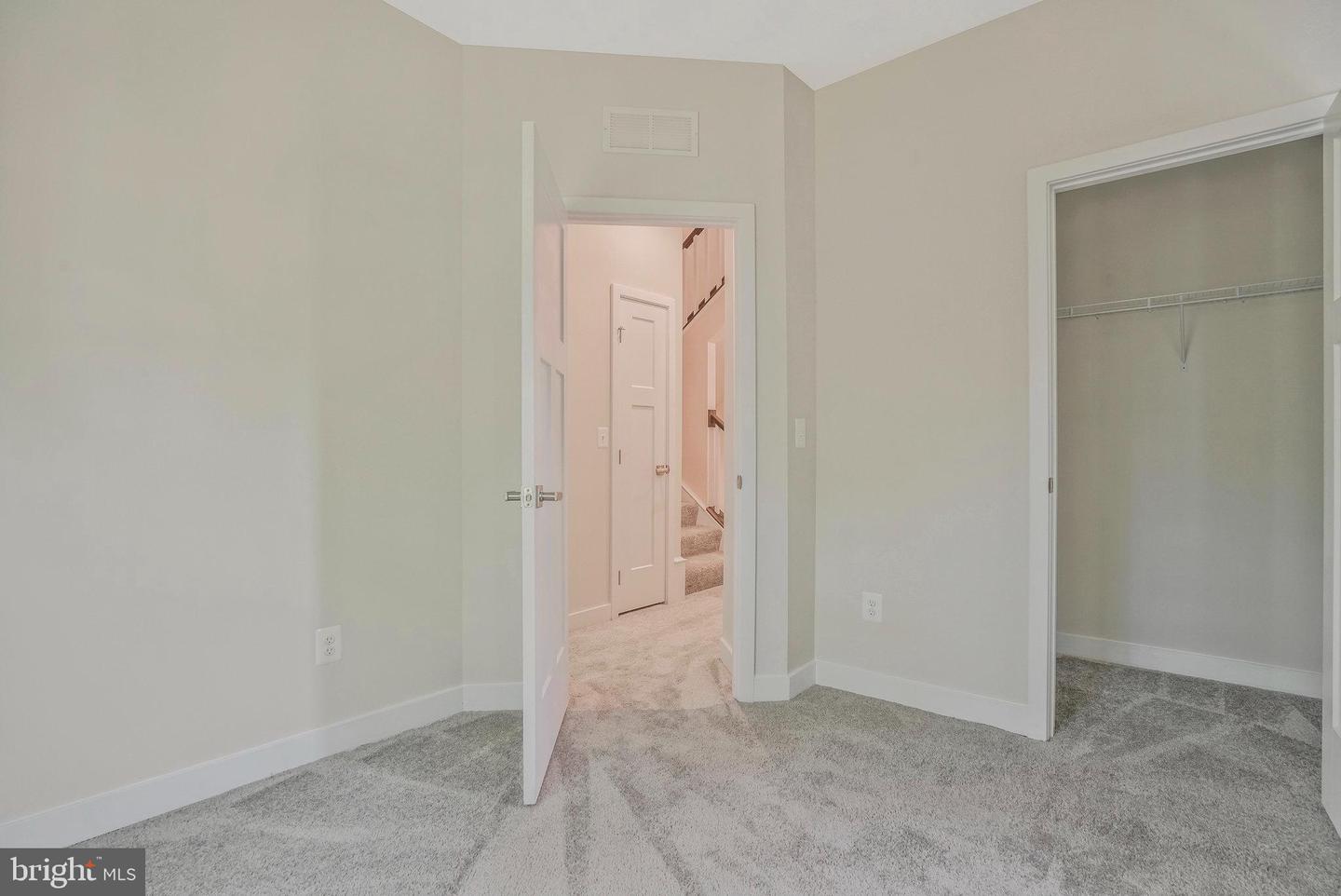 7811 SUTTER LN, ANNANDALE, Virginia 22003, 4 Bedrooms Bedrooms, ,3 BathroomsBathrooms,Residential,For sale,7811 SUTTER LN,VAFX2254560 MLS # VAFX2254560