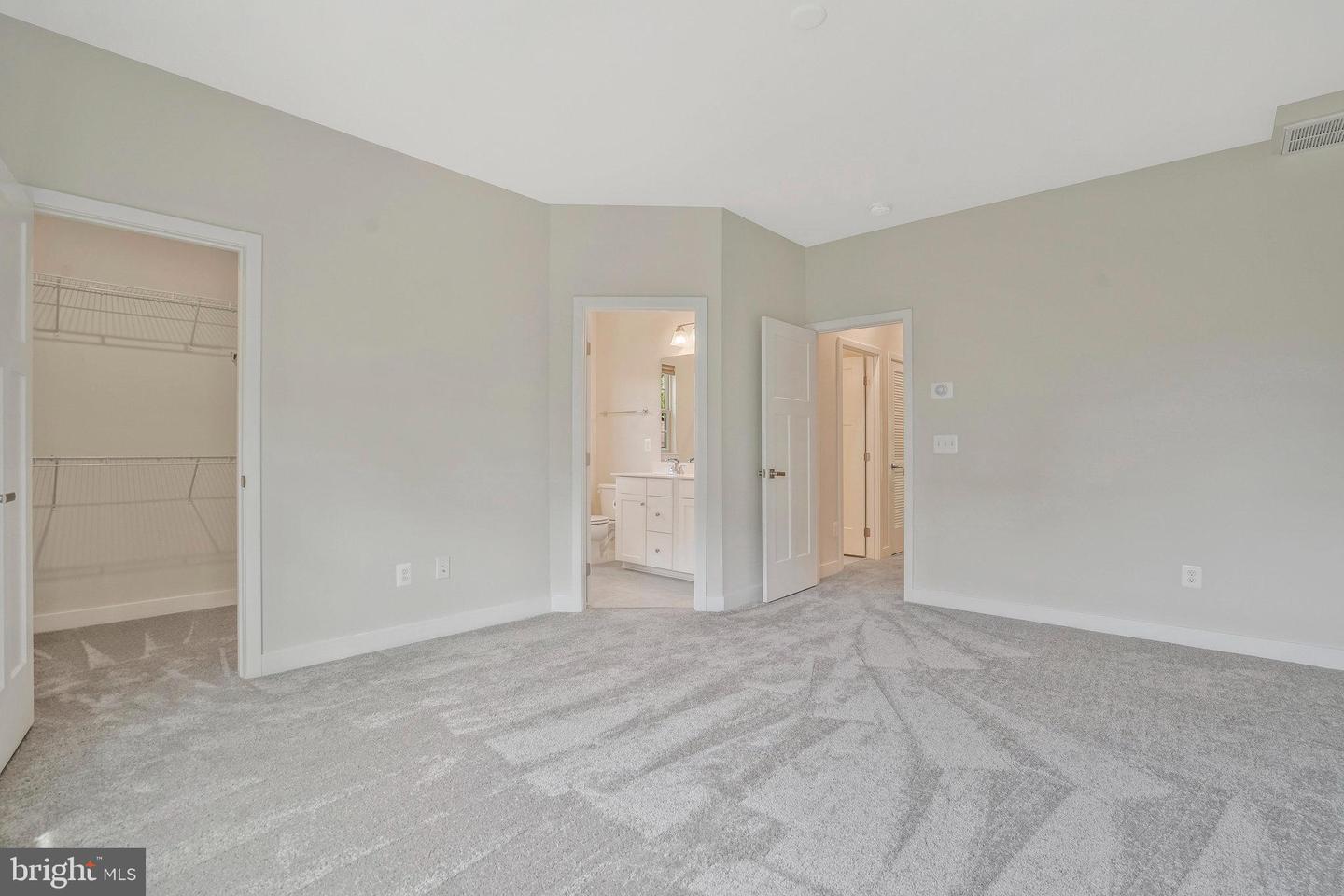 7811 SUTTER LN, ANNANDALE, Virginia 22003, 4 Bedrooms Bedrooms, ,3 BathroomsBathrooms,Residential,For sale,7811 SUTTER LN,VAFX2254560 MLS # VAFX2254560