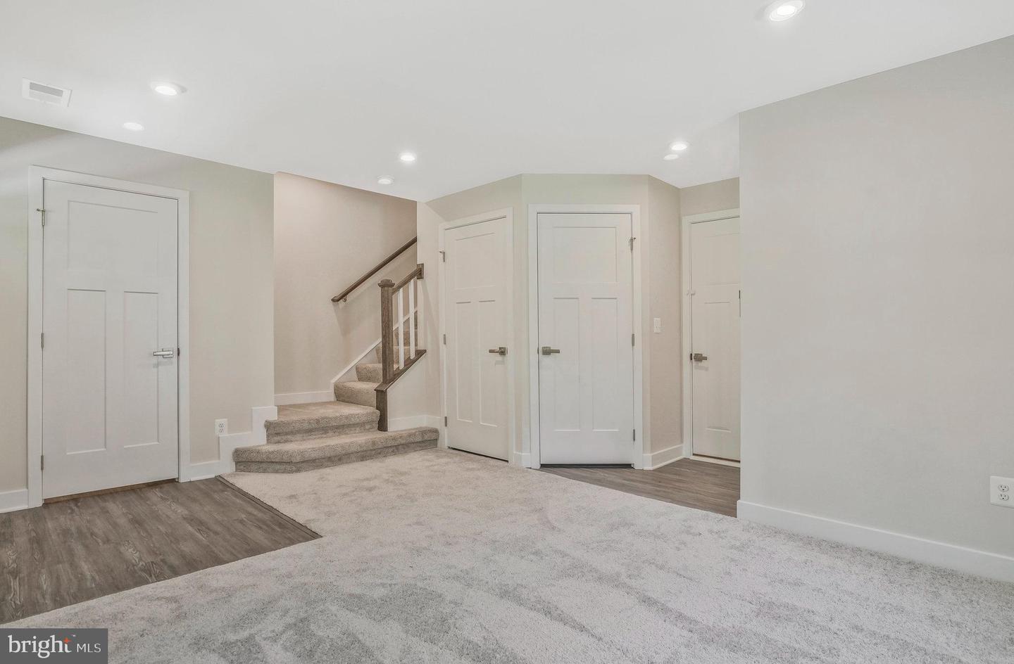 7811 SUTTER LN, ANNANDALE, Virginia 22003, 4 Bedrooms Bedrooms, ,3 BathroomsBathrooms,Residential,For sale,7811 SUTTER LN,VAFX2254560 MLS # VAFX2254560