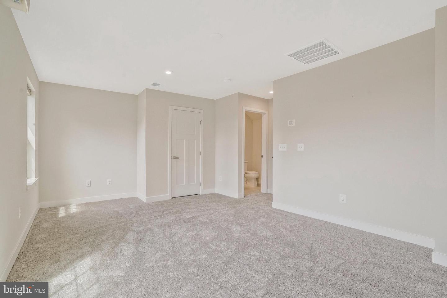 7811 SUTTER LN, ANNANDALE, Virginia 22003, 4 Bedrooms Bedrooms, ,3 BathroomsBathrooms,Residential,For sale,7811 SUTTER LN,VAFX2254560 MLS # VAFX2254560