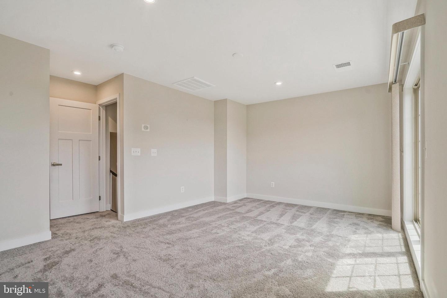 7811 SUTTER LN, ANNANDALE, Virginia 22003, 4 Bedrooms Bedrooms, ,3 BathroomsBathrooms,Residential,For sale,7811 SUTTER LN,VAFX2254560 MLS # VAFX2254560