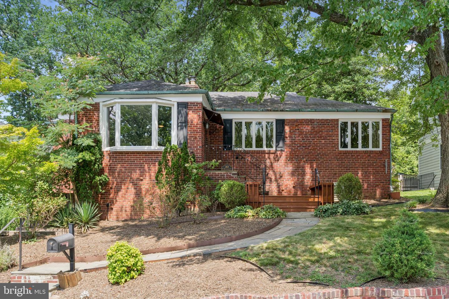 2431 N NOTTINGHAM ST, ARLINGTON, Virginia 22207, 3 Bedrooms Bedrooms, ,2 BathroomsBathrooms,Residential,For sale,2431 N NOTTINGHAM ST,VAAR2060440 MLS # VAAR2060440