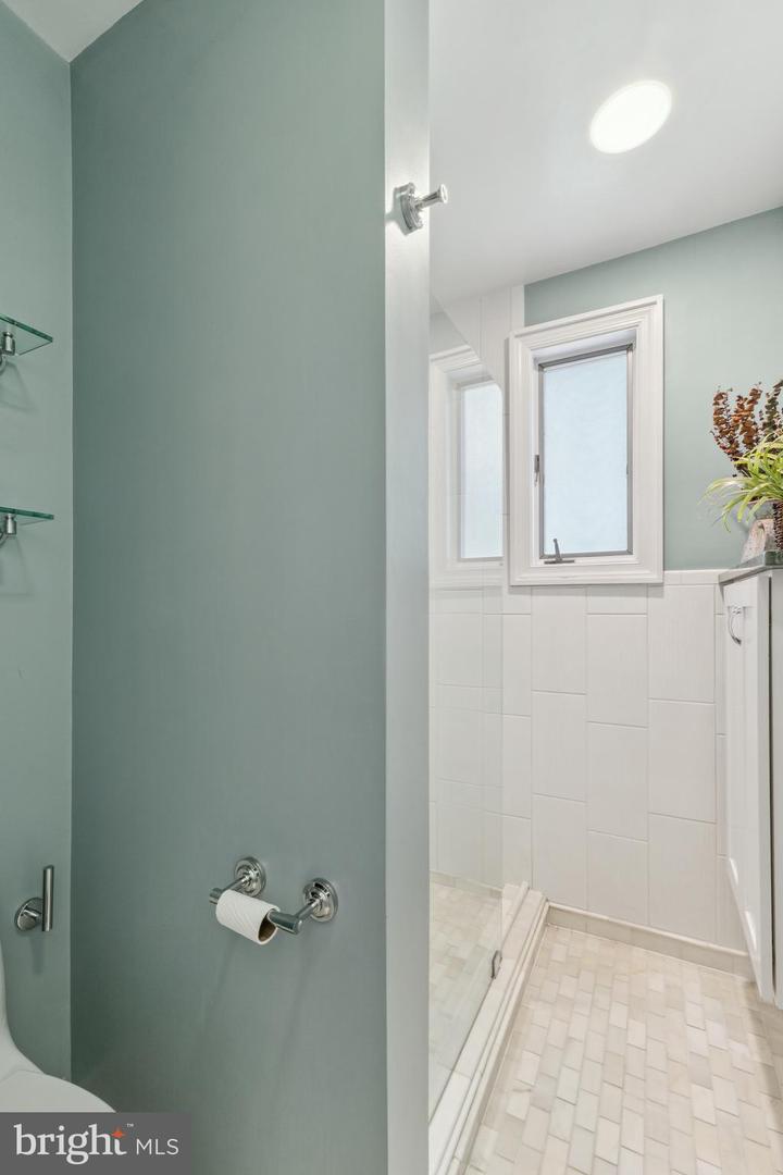 2431 N NOTTINGHAM ST, ARLINGTON, Virginia 22207, 3 Bedrooms Bedrooms, ,2 BathroomsBathrooms,Residential,For sale,2431 N NOTTINGHAM ST,VAAR2060440 MLS # VAAR2060440