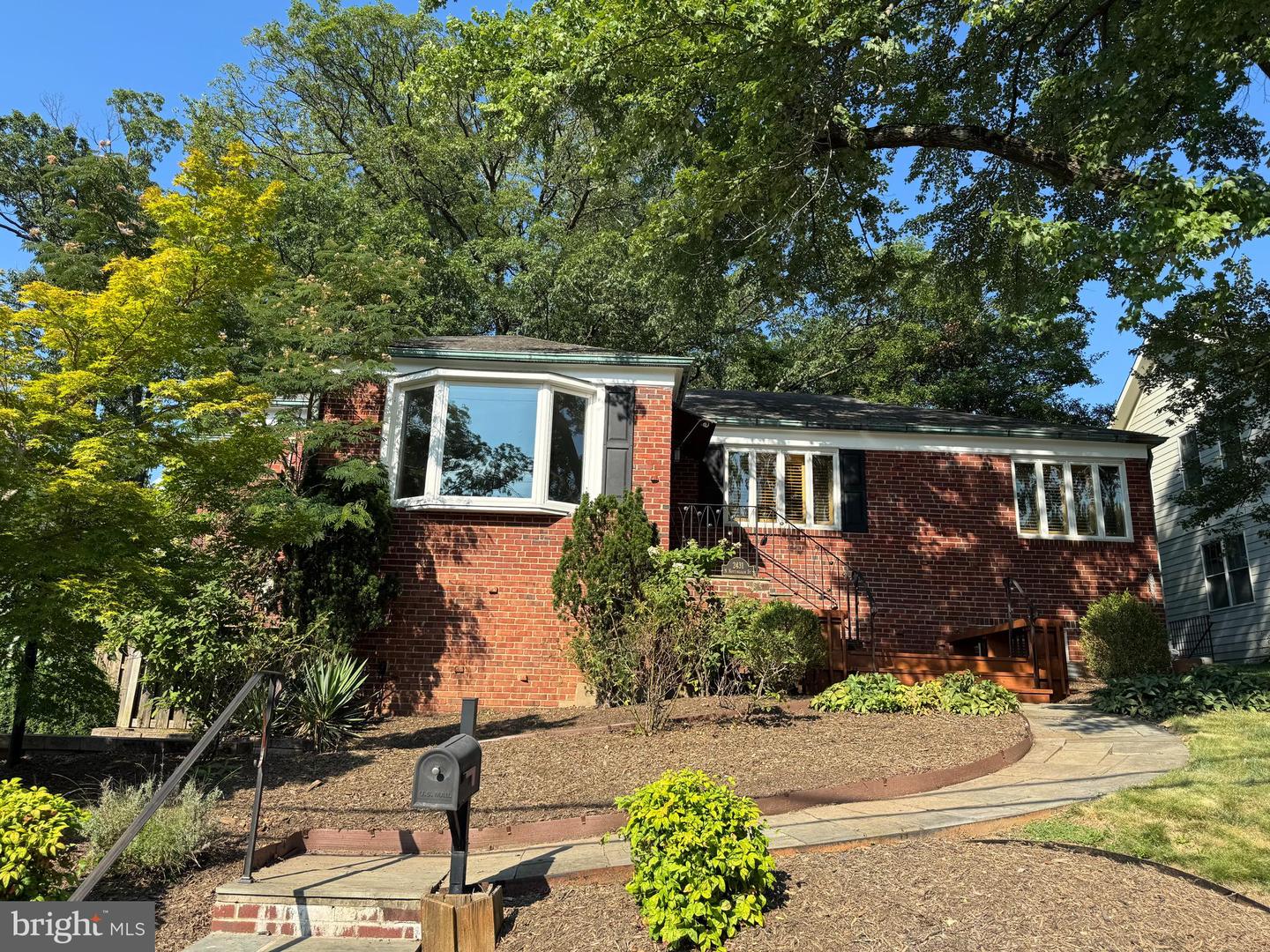 2431 N NOTTINGHAM ST, ARLINGTON, Virginia 22207, 3 Bedrooms Bedrooms, ,2 BathroomsBathrooms,Residential,For sale,2431 N NOTTINGHAM ST,VAAR2060440 MLS # VAAR2060440
