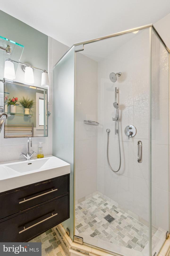 2431 N NOTTINGHAM ST, ARLINGTON, Virginia 22207, 3 Bedrooms Bedrooms, ,2 BathroomsBathrooms,Residential,For sale,2431 N NOTTINGHAM ST,VAAR2060440 MLS # VAAR2060440