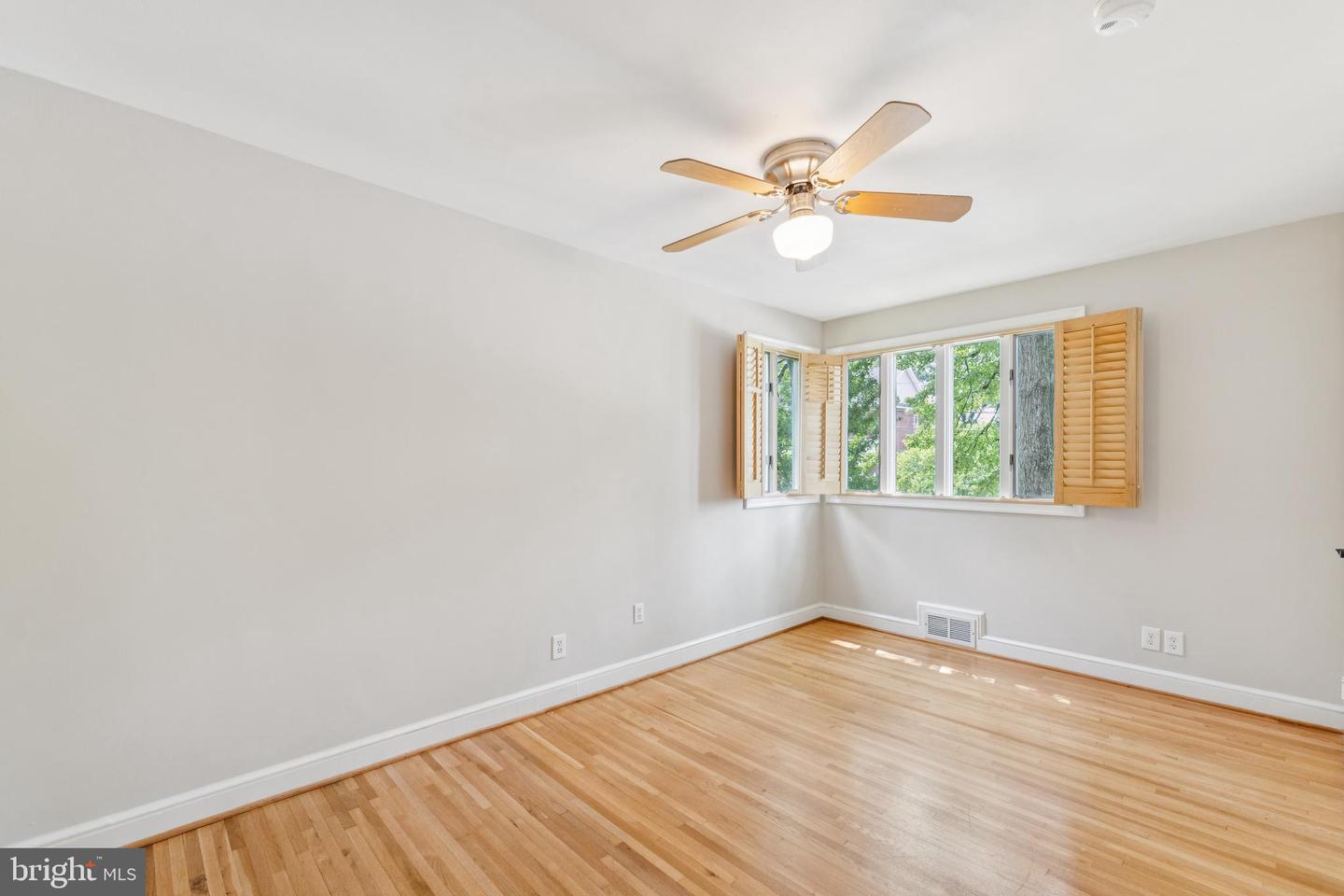2431 N NOTTINGHAM ST, ARLINGTON, Virginia 22207, 3 Bedrooms Bedrooms, ,2 BathroomsBathrooms,Residential,For sale,2431 N NOTTINGHAM ST,VAAR2060440 MLS # VAAR2060440