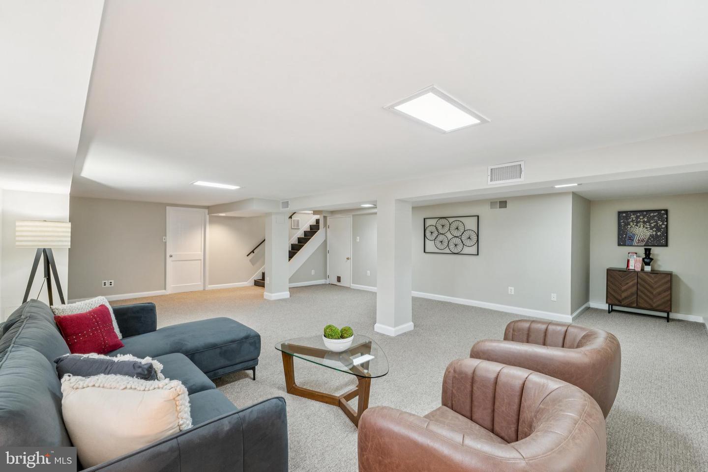 2431 N NOTTINGHAM ST, ARLINGTON, Virginia 22207, 3 Bedrooms Bedrooms, ,2 BathroomsBathrooms,Residential,For sale,2431 N NOTTINGHAM ST,VAAR2060440 MLS # VAAR2060440