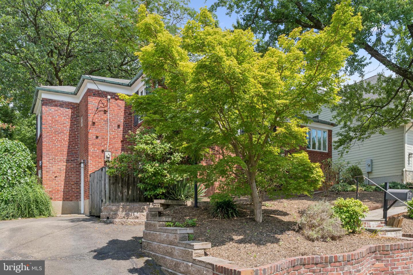 2431 N NOTTINGHAM ST, ARLINGTON, Virginia 22207, 3 Bedrooms Bedrooms, ,2 BathroomsBathrooms,Residential,For sale,2431 N NOTTINGHAM ST,VAAR2060440 MLS # VAAR2060440