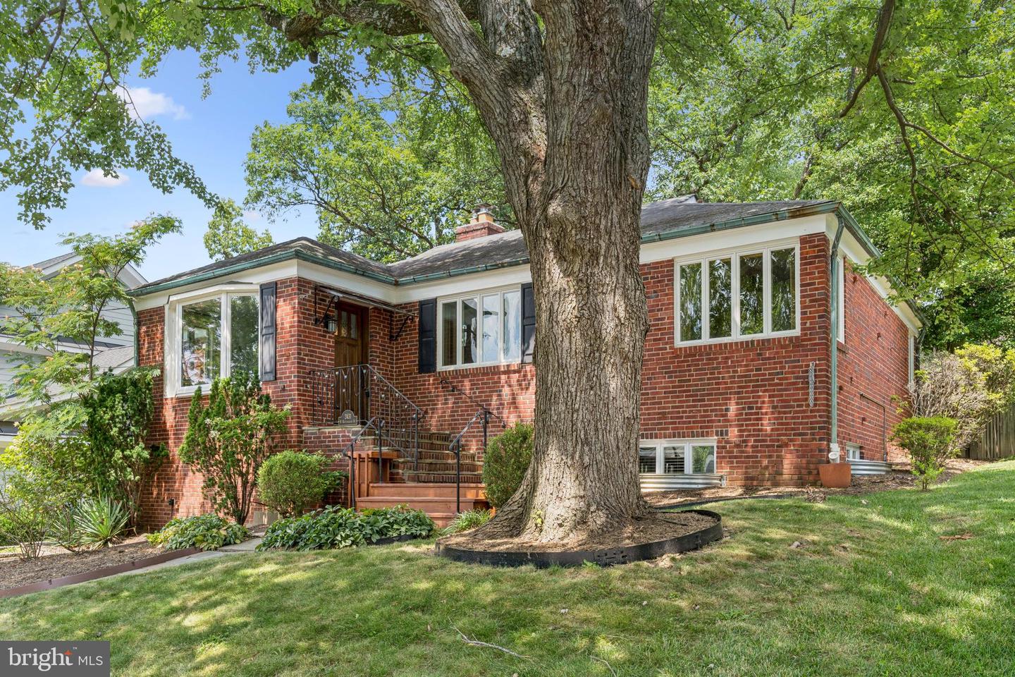 2431 N NOTTINGHAM ST, ARLINGTON, Virginia 22207, 3 Bedrooms Bedrooms, ,2 BathroomsBathrooms,Residential,For sale,2431 N NOTTINGHAM ST,VAAR2060440 MLS # VAAR2060440