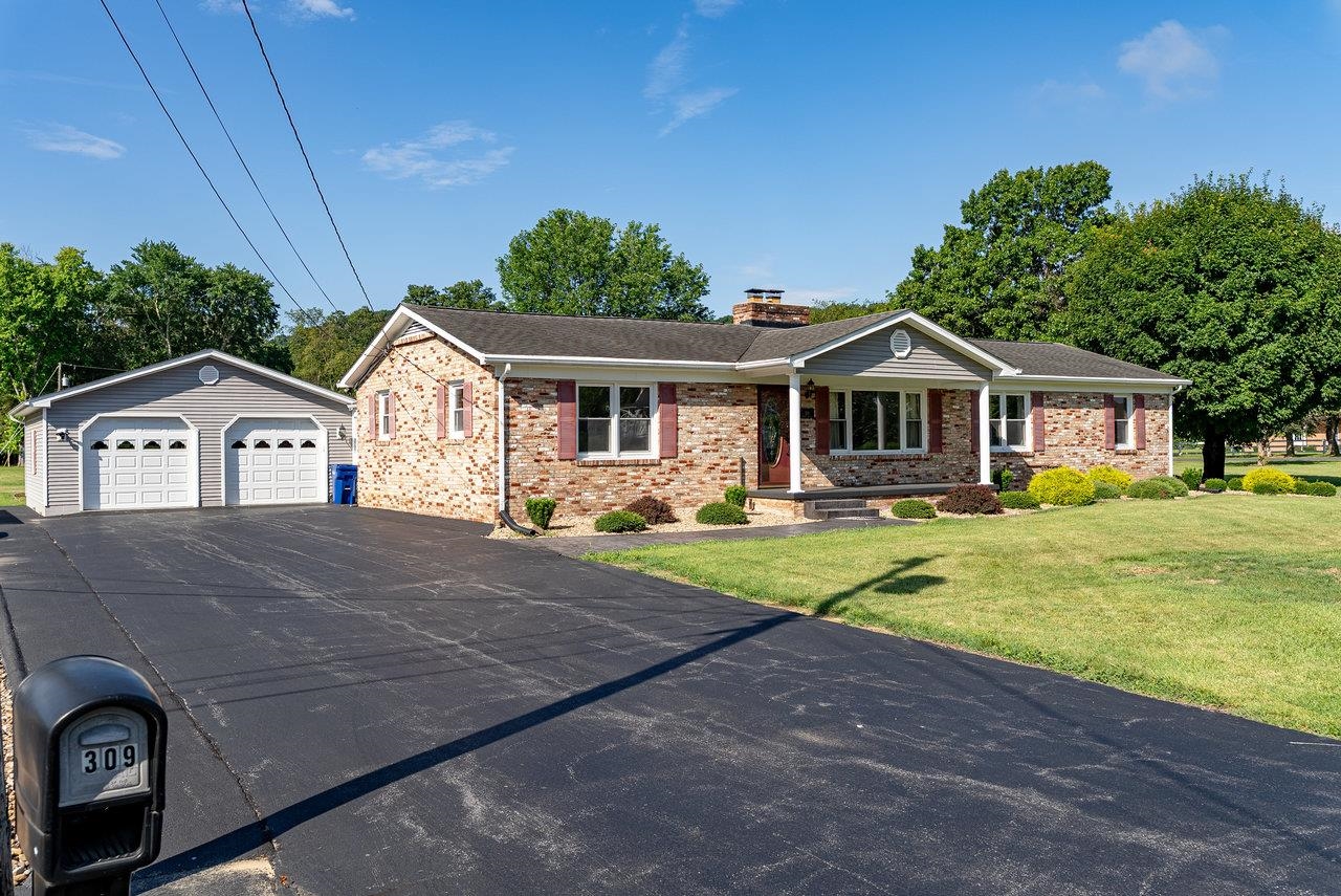 309 2ND ST, GROTTOES, Virginia 24441, 3 Bedrooms Bedrooms, ,2 BathroomsBathrooms,Residential,309 2ND ST,666812 MLS # 666812