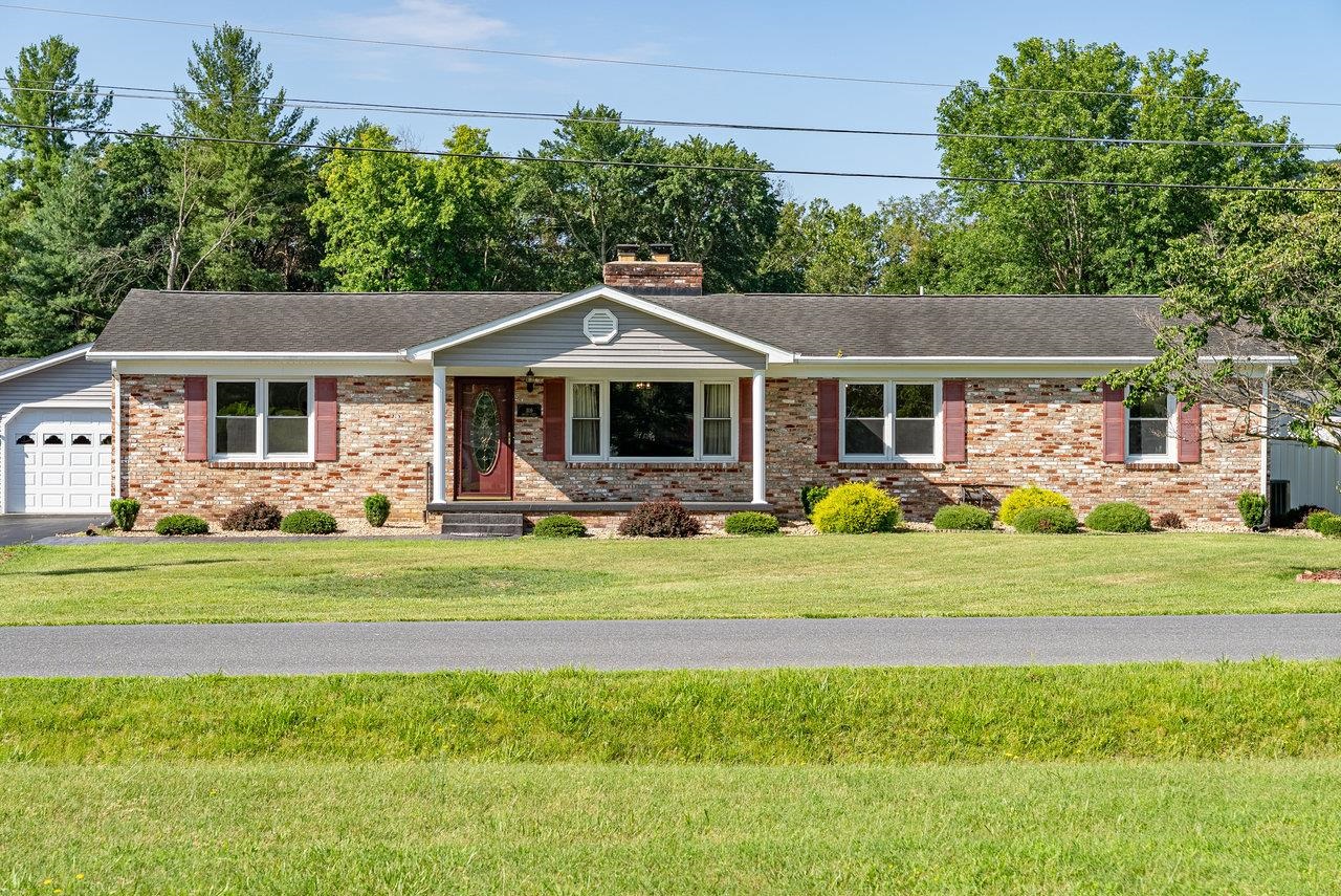 309 2ND ST, GROTTOES, Virginia 24441, 3 Bedrooms Bedrooms, ,2 BathroomsBathrooms,Residential,309 2ND ST,666812 MLS # 666812