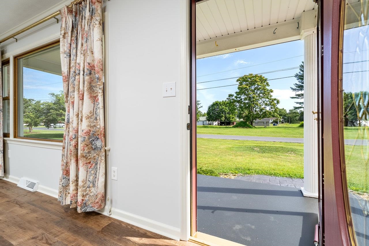 309 2ND ST, GROTTOES, Virginia 24441, 3 Bedrooms Bedrooms, ,2 BathroomsBathrooms,Residential,309 2ND ST,666812 MLS # 666812