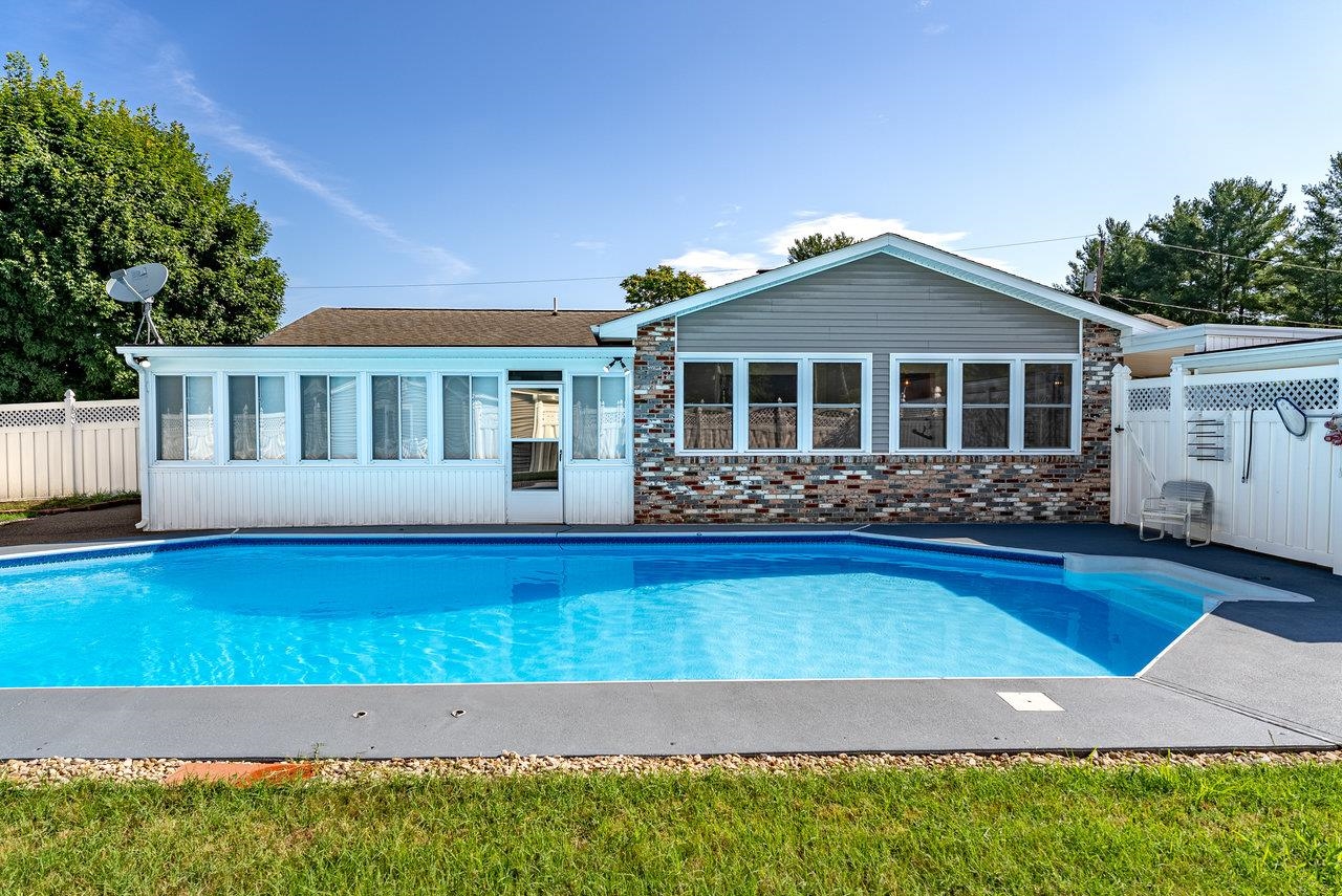309 2ND ST, GROTTOES, Virginia 24441, 3 Bedrooms Bedrooms, ,2 BathroomsBathrooms,Residential,309 2ND ST,666812 MLS # 666812