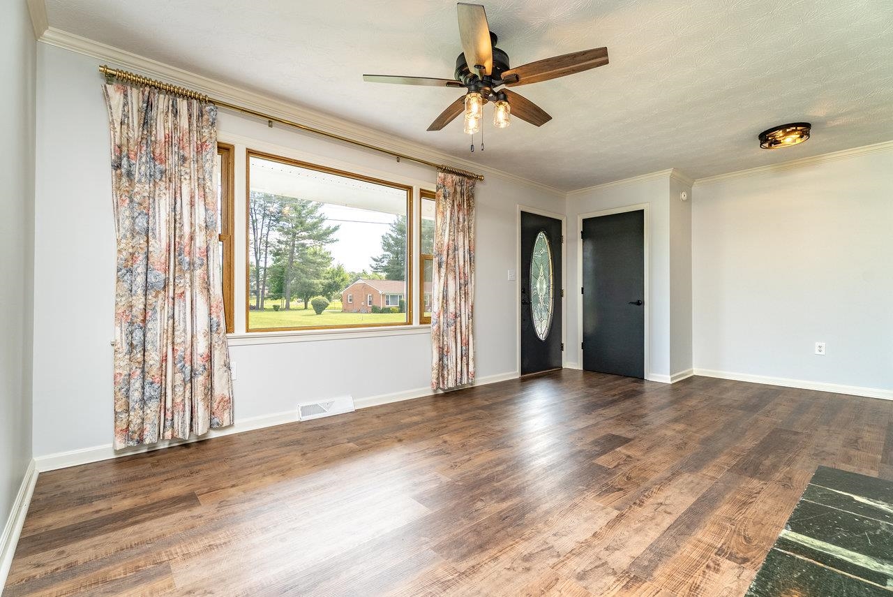 309 2ND ST, GROTTOES, Virginia 24441, 3 Bedrooms Bedrooms, ,2 BathroomsBathrooms,Residential,309 2ND ST,666812 MLS # 666812