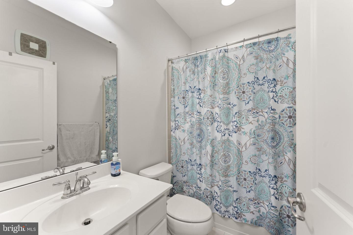 21709 CHARITY TER #10C, ASHBURN, Virginia 20147, 3 Bedrooms Bedrooms, 6 Rooms Rooms,2 BathroomsBathrooms,Residential,For sale,21709 CHARITY TER #10C,VALO2101644 MLS # VALO2101644