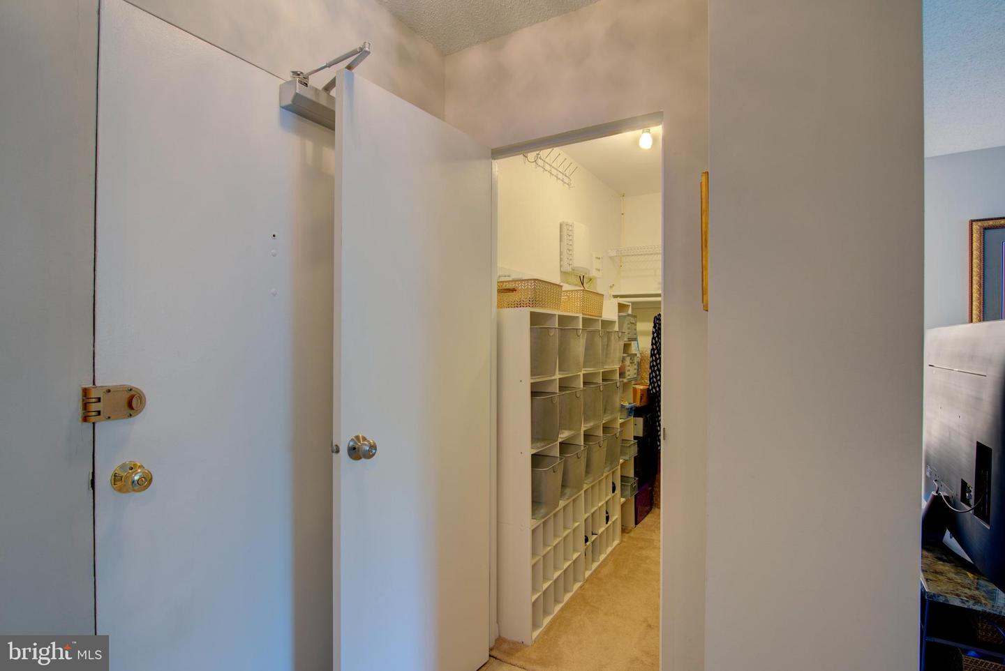 3000 SPOUT RUN PKWY PKWY #A303, ARLINGTON, Virginia 22201, 1 Bedroom Bedrooms, ,1 BathroomBathrooms,Residential,For sale,3000 SPOUT RUN PKWY PKWY #A303,VAAR2060464 MLS # VAAR2060464