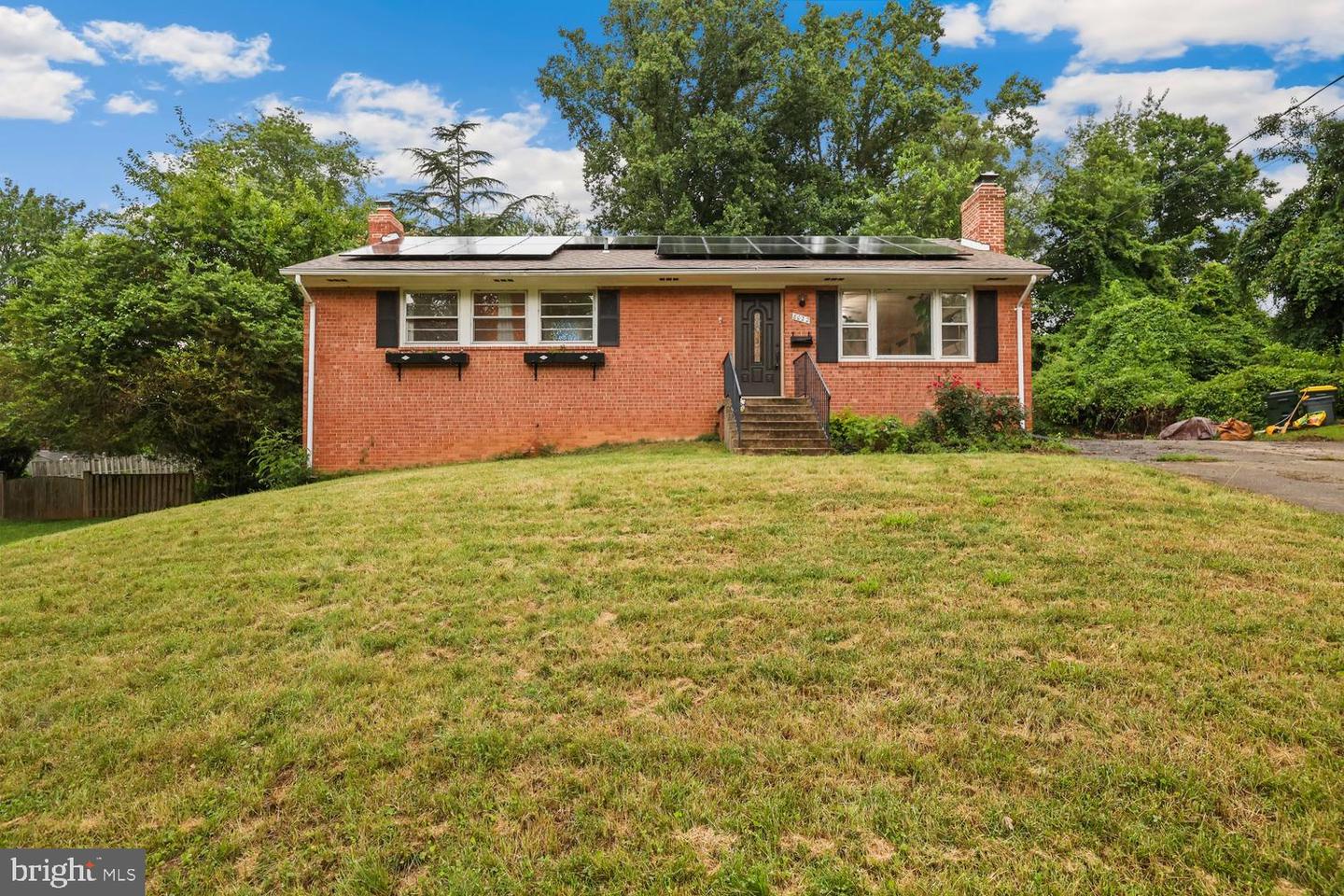 8022 HATTERAS LN, SPRINGFIELD, Virginia 22151, 3 Bedrooms Bedrooms, ,2 BathroomsBathrooms,Residential,For sale,8022 HATTERAS LN,VAFX2254666 MLS # VAFX2254666