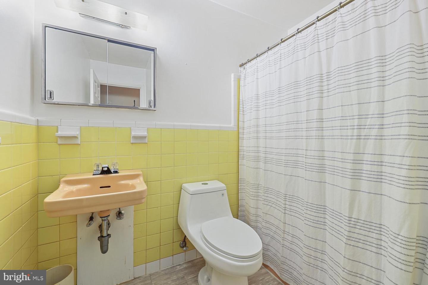 8022 HATTERAS LN, SPRINGFIELD, Virginia 22151, 3 Bedrooms Bedrooms, ,2 BathroomsBathrooms,Residential,For sale,8022 HATTERAS LN,VAFX2254666 MLS # VAFX2254666