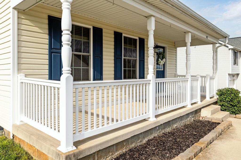 43 UPLAND CT, STUARTS DRAFT, Virginia 24477, 5 Bedrooms Bedrooms, ,3 BathroomsBathrooms,Residential,43 UPLAND CT,666814 MLS # 666814
