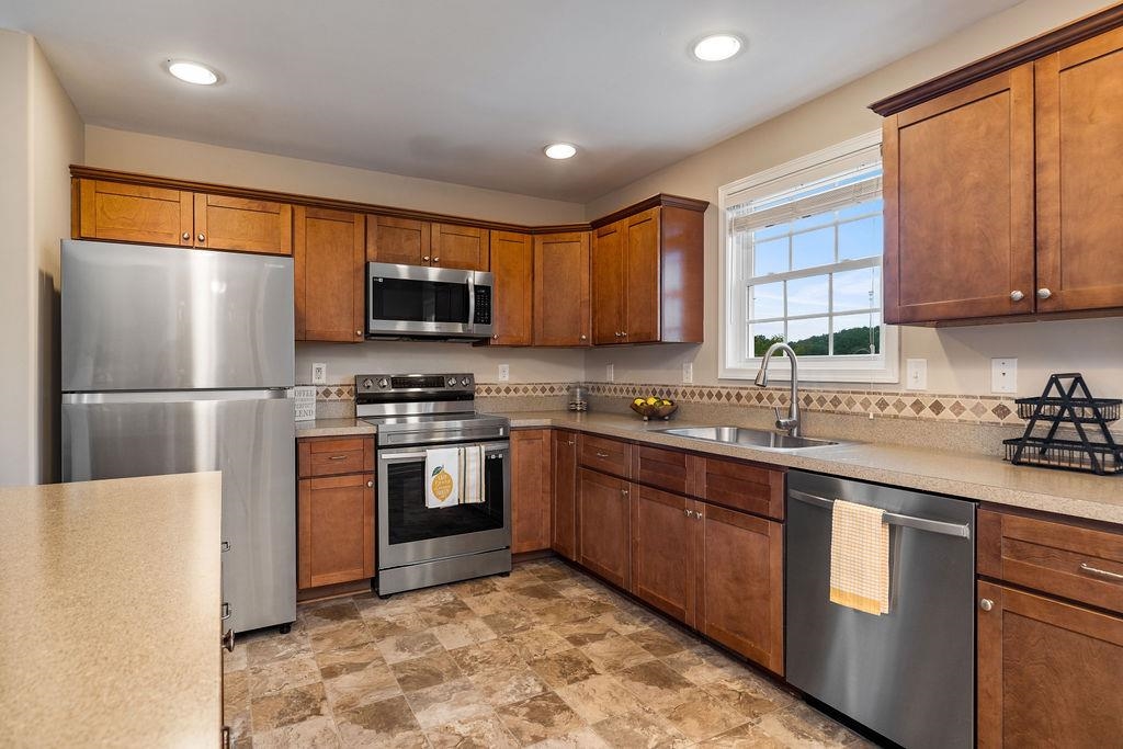 43 UPLAND CT, STUARTS DRAFT, Virginia 24477, 5 Bedrooms Bedrooms, ,3 BathroomsBathrooms,Residential,43 UPLAND CT,666814 MLS # 666814