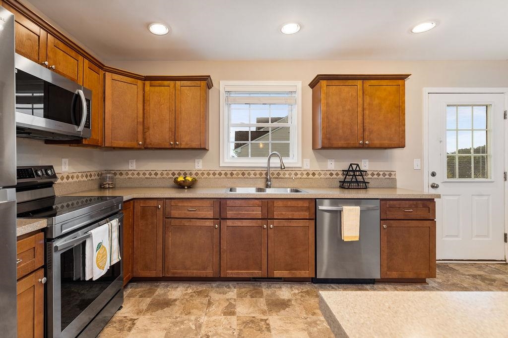 43 UPLAND CT, STUARTS DRAFT, Virginia 24477, 5 Bedrooms Bedrooms, ,3 BathroomsBathrooms,Residential,43 UPLAND CT,666814 MLS # 666814