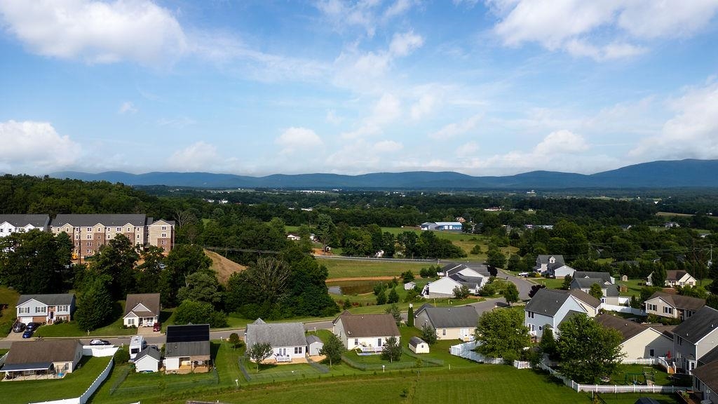 43 UPLAND CT, STUARTS DRAFT, Virginia 24477, 5 Bedrooms Bedrooms, ,3 BathroomsBathrooms,Residential,43 UPLAND CT,666814 MLS # 666814