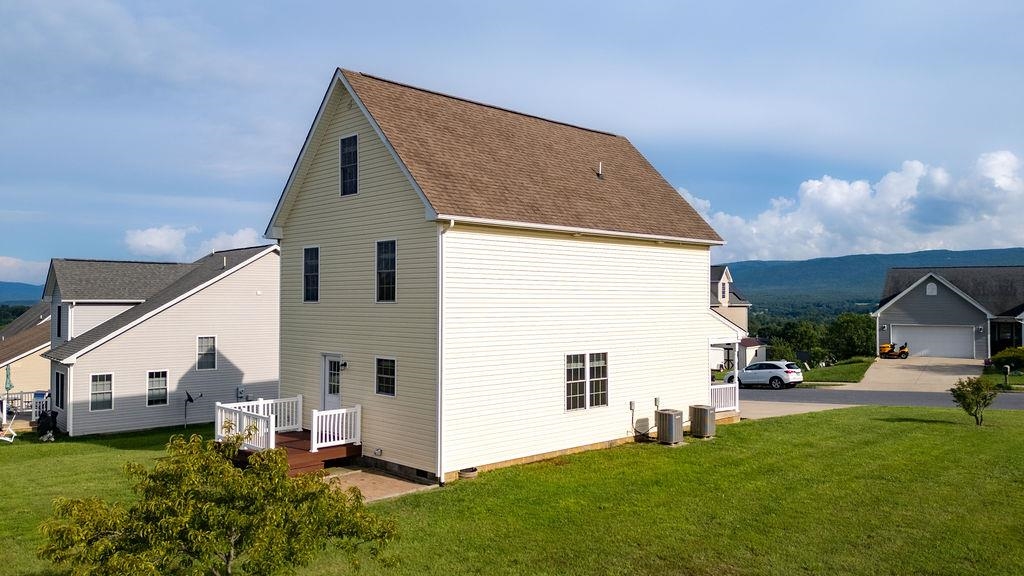 43 UPLAND CT, STUARTS DRAFT, Virginia 24477, 5 Bedrooms Bedrooms, ,3 BathroomsBathrooms,Residential,43 UPLAND CT,666814 MLS # 666814