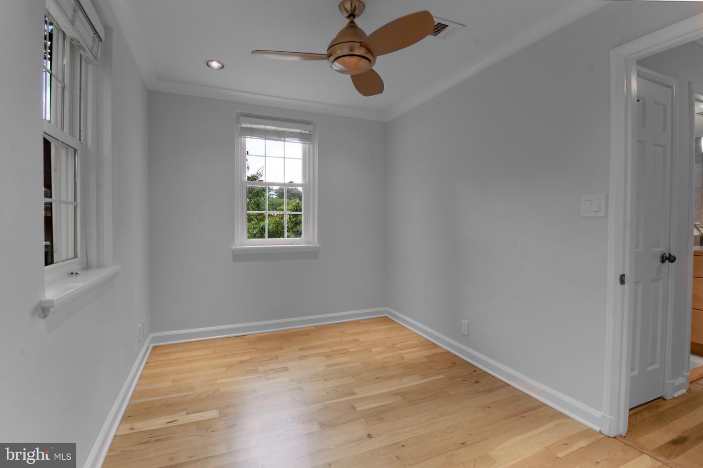 3206 S STAFFORD ST, ARLINGTON, Virginia 22206, 2 Bedrooms Bedrooms, ,2 BathroomsBathrooms,Residential,For sale,3206 S STAFFORD ST,VAAR2060472 MLS # VAAR2060472