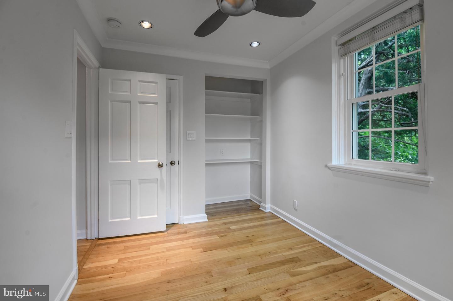3206 S STAFFORD ST, ARLINGTON, Virginia 22206, 2 Bedrooms Bedrooms, ,2 BathroomsBathrooms,Residential,For sale,3206 S STAFFORD ST,VAAR2060472 MLS # VAAR2060472